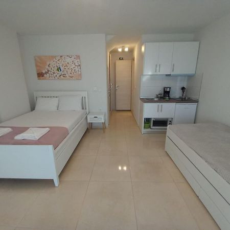 Elenis House Lägenhet Néa Péramos Exteriör bild