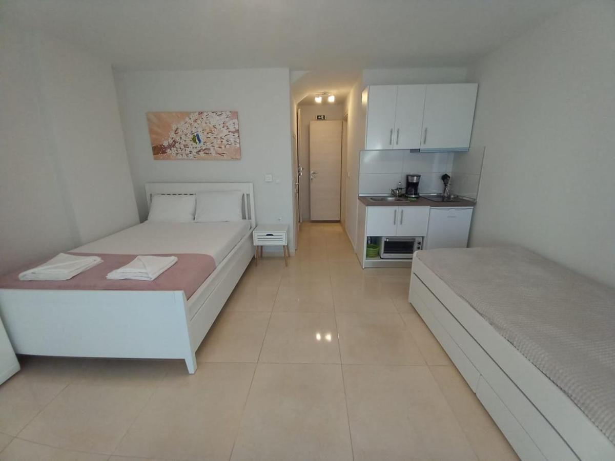 Elenis House Lägenhet Néa Péramos Exteriör bild