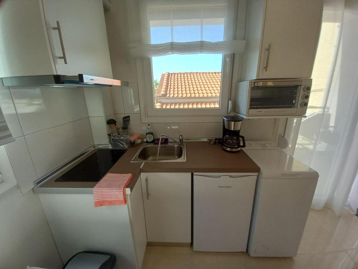 Elenis House Lägenhet Néa Péramos Exteriör bild